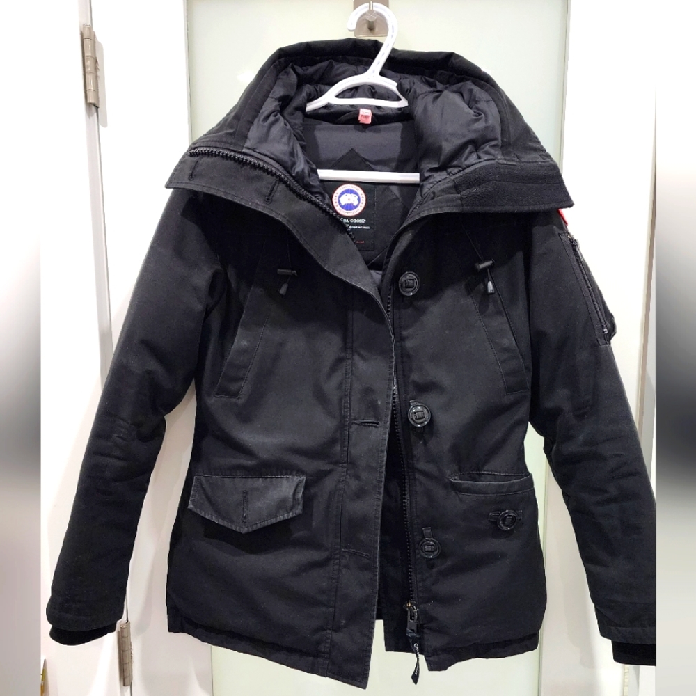 Womens size S Montebello Parka black